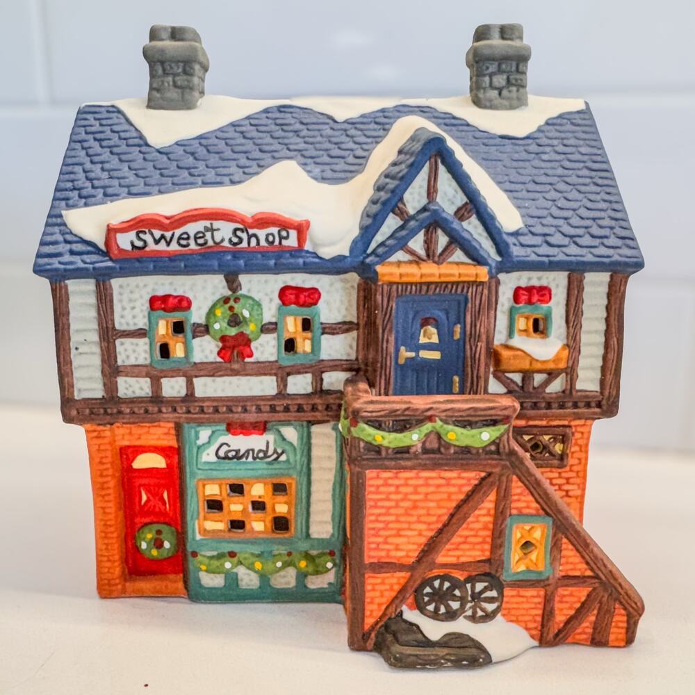 Vintage 1995 Holiday Expressions Sweet Shop Christmas Village Lighted House OTB